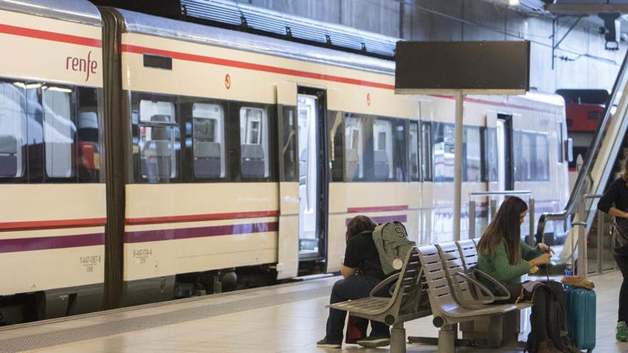 La huelga de Renfe obliga a cancelar 154 trenes.