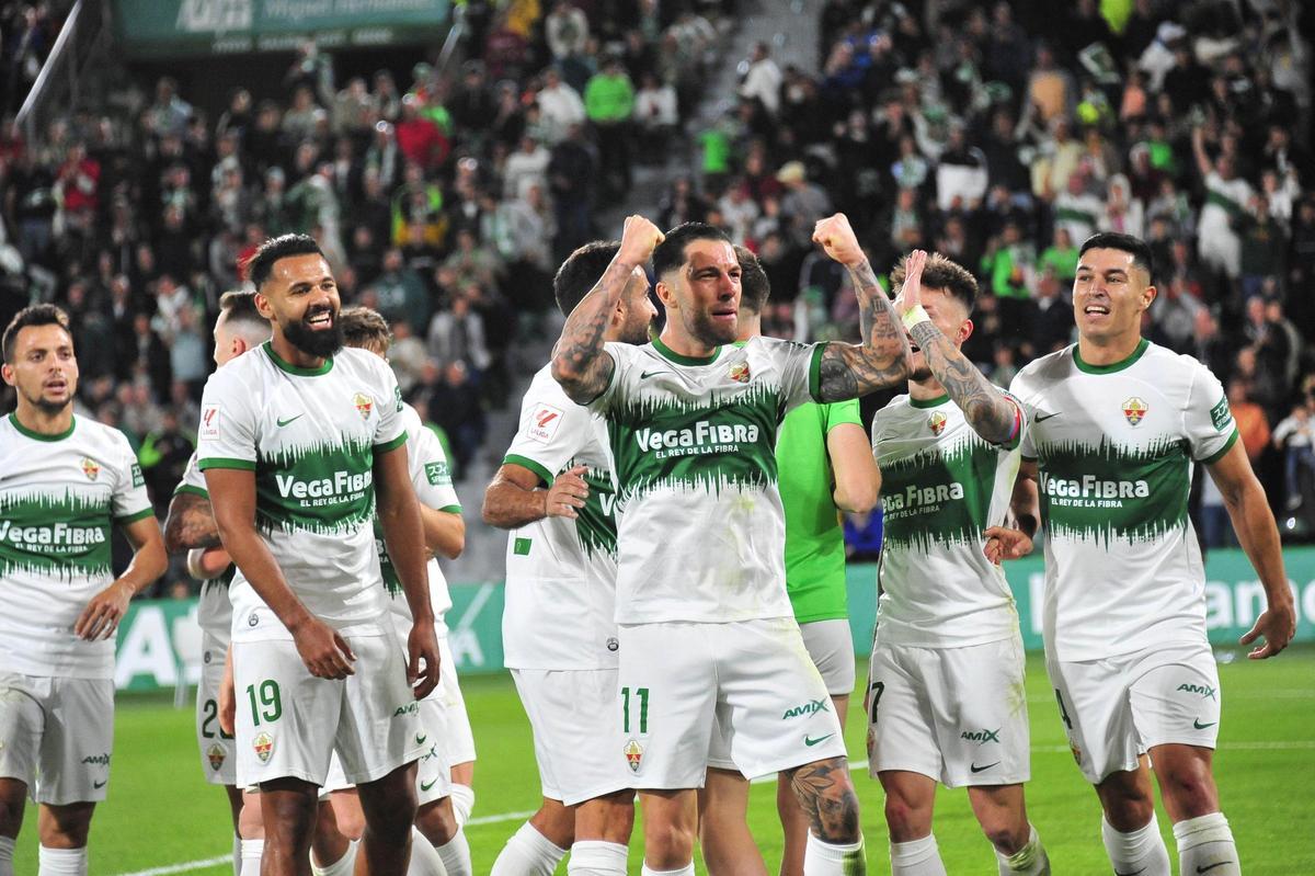 Tete Morente celebra el primer gol del Elche