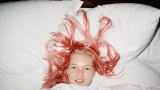 Vuelven los 90: por qué la década de Kate Moss, Oasis y las Spice Girls vuelve a estar de moda: «Treinta años después, es el momento para reflexionar sobre un periodo en el que surgieron algunos de los artistas y diseñadores más influyentes»