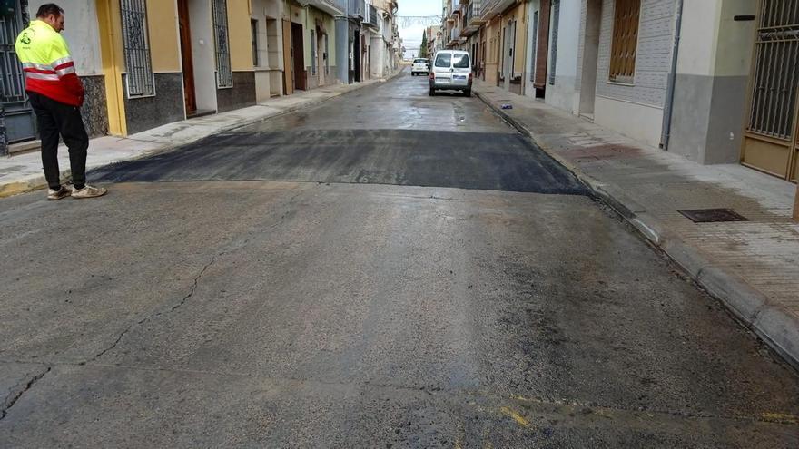 Carlet instala reductores de velocidad para mejorar la seguridad en sus calles