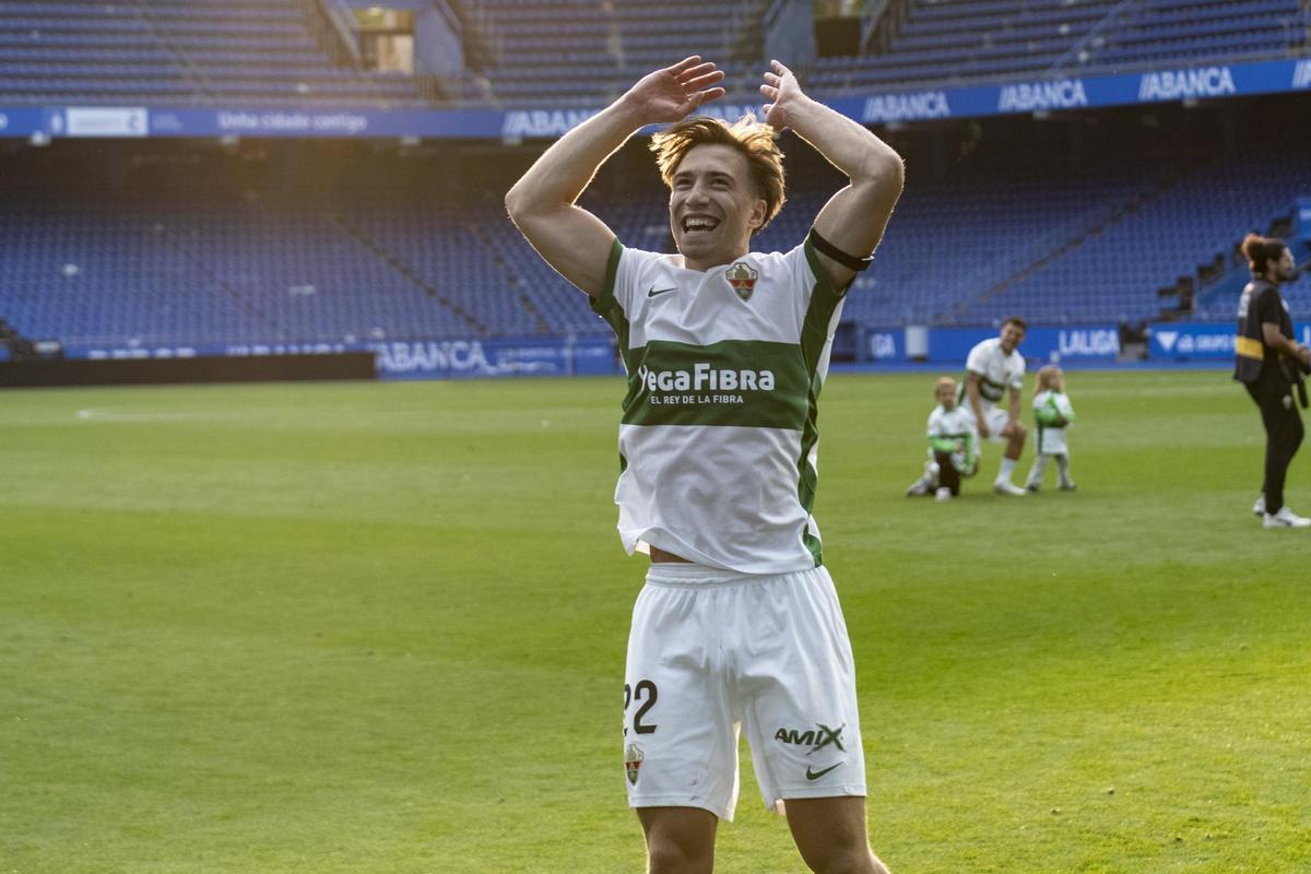 Affengruber celebra el ascenso en el estadio de Riazor.