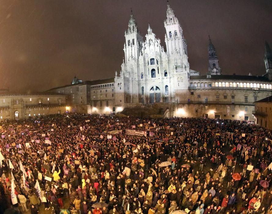 Las imágenes de la jornada de lucha feminista en Santiago