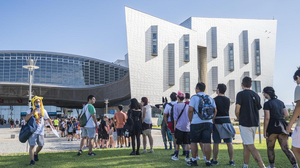 Colas para entrar en Gamepolis 2023, que se celebra en el Palacio de Ferias de Málaga.