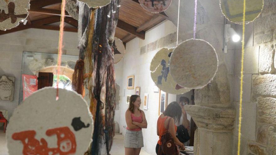 La exposición de la Capela do Hospital, en Cangas. | // G.N.