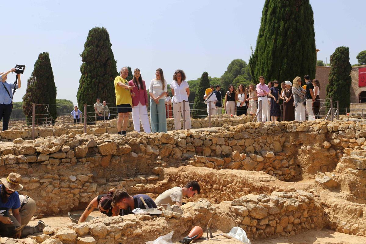 Les imatges de la visita a Empúries de la família reial