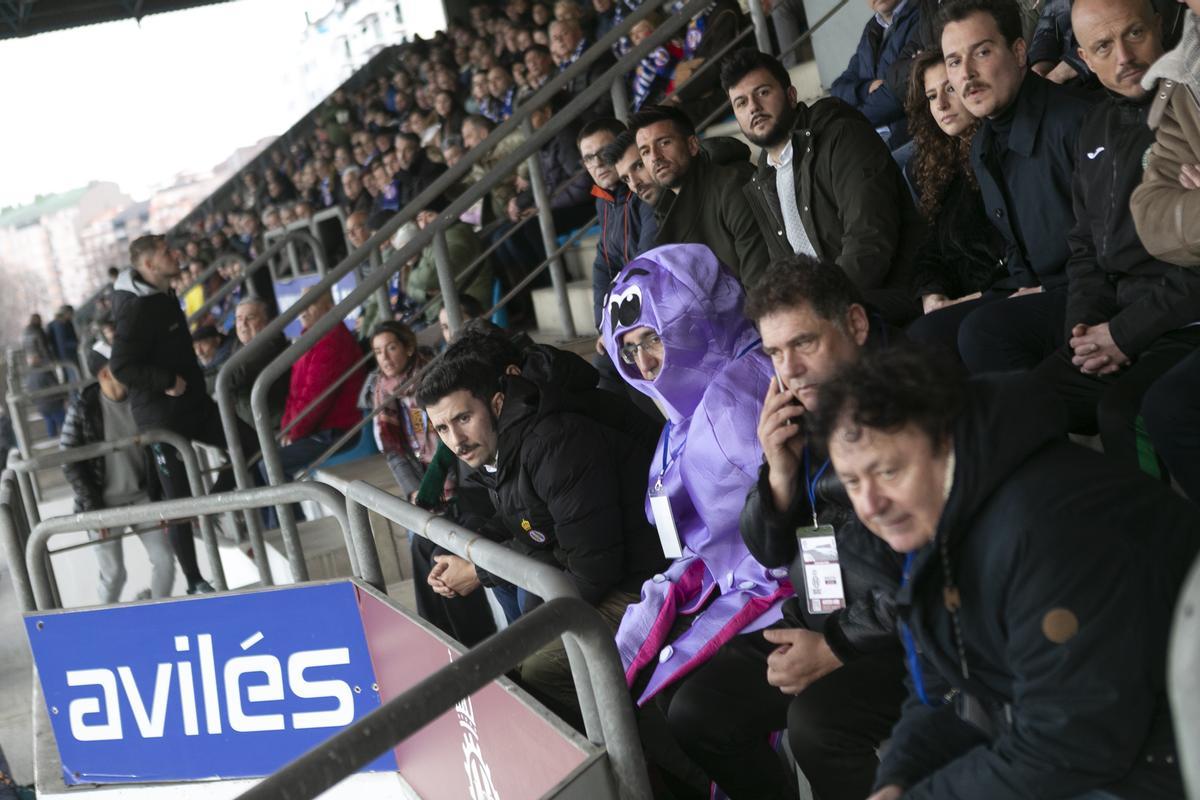 Así estaba el Suárez Puerta para recibir al Arenteiro: disfraces y miles de aficionados entregados