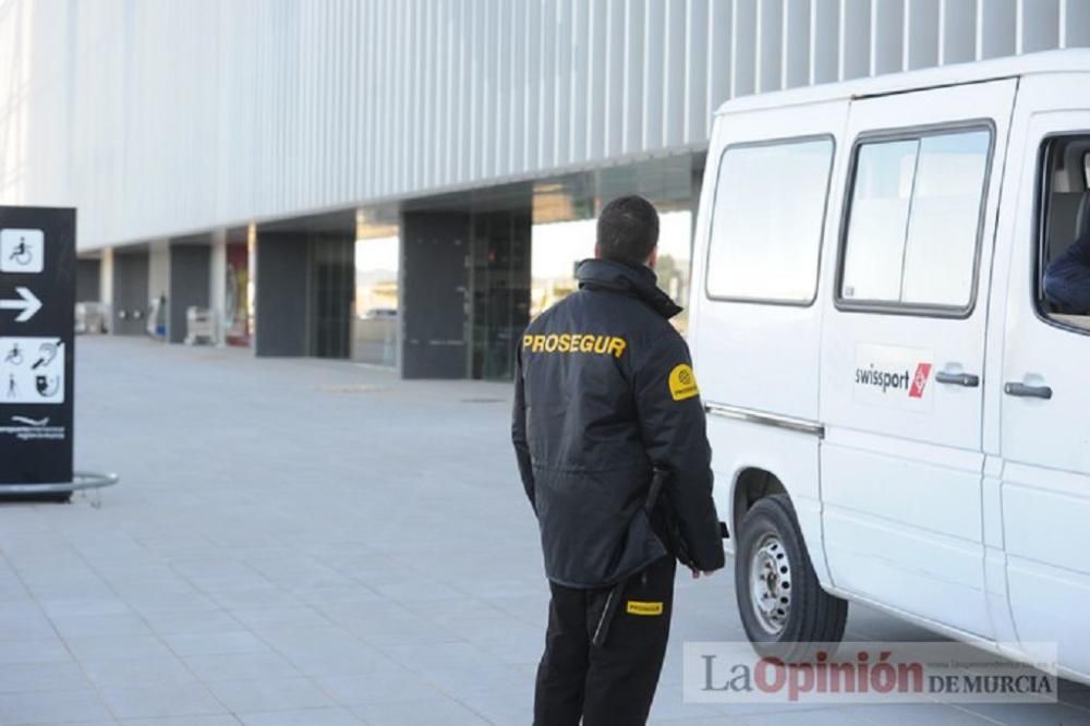 El delegado del Gobierno visita el aeropuerto de Corvera