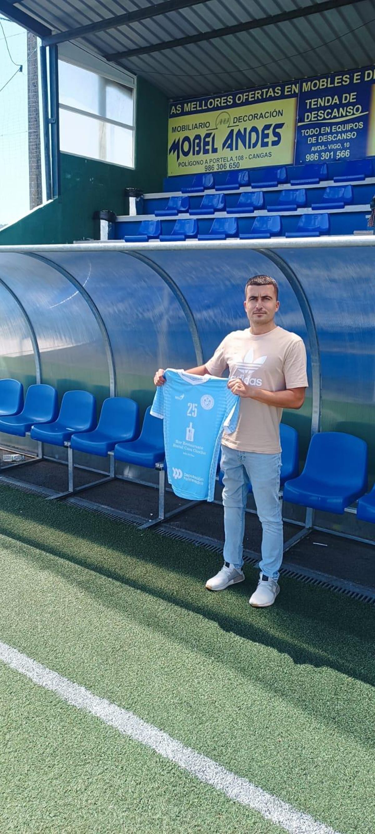 Juan Carlos Amoedo, ayer en el campo de As Laxes, en Beluso.