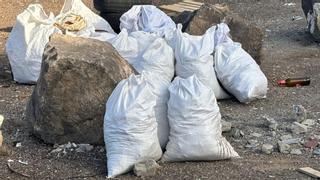 Un vecino de Arrecife se enfrenta a una elevadísima multa por dejar escombros junto a contenedores de basura