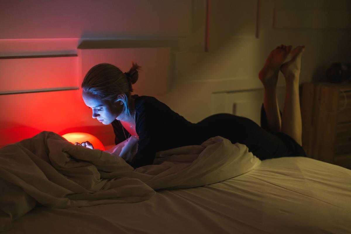 ¿Es bueno dormir con luz roja?