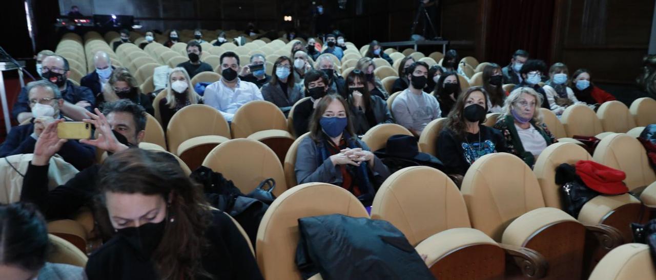 Público en la gala de clausura del FICX, ayer, en el teatro Jovellanos. | Marcos León