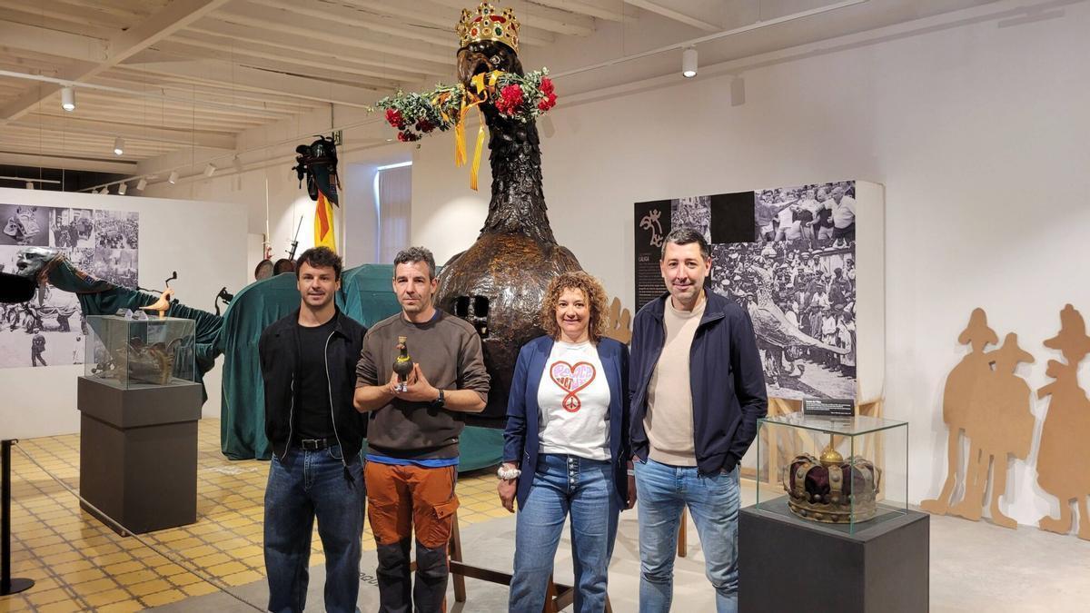 La presentació de la figura de goma de l'Àliga