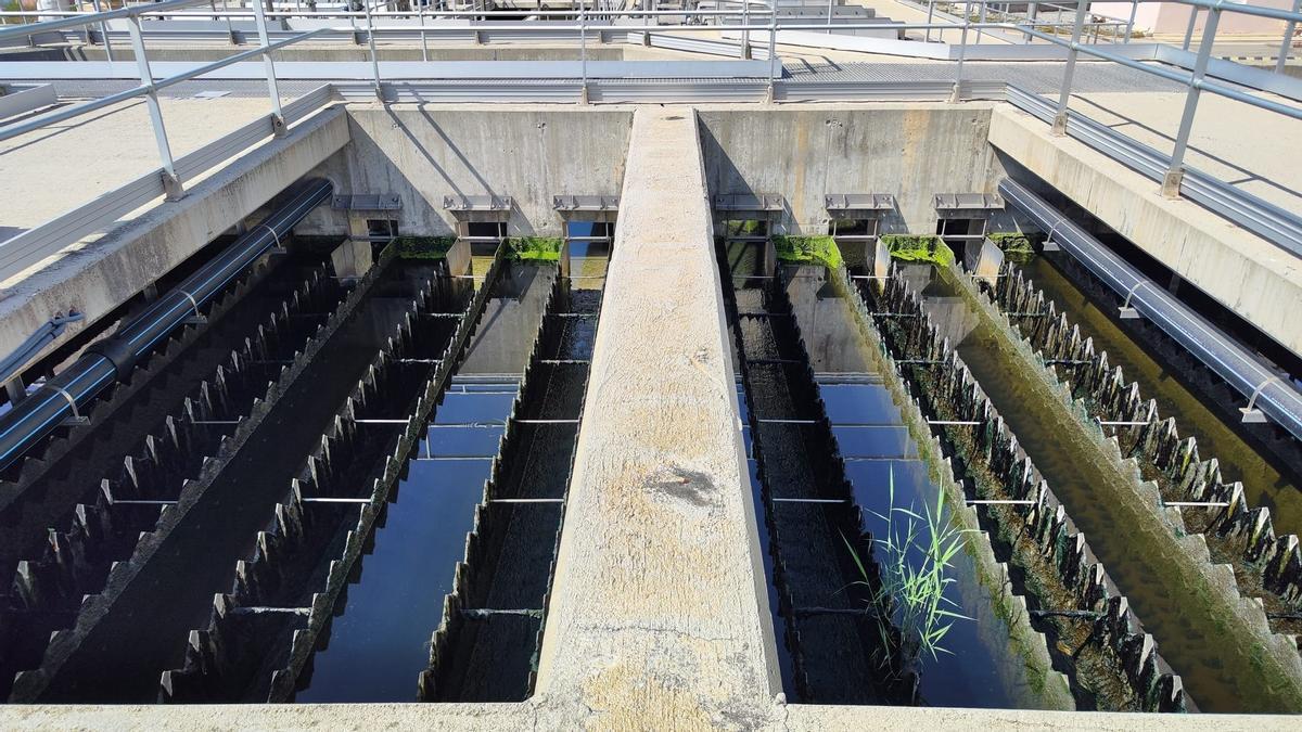 Uno de los procesos de regeneración de agua en El Prat de Llobregat.