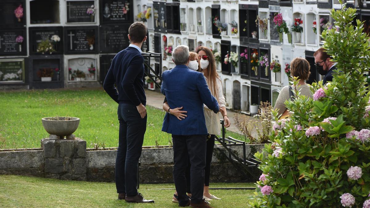 Menchu Álvarez del Valle descansa ya en Ribadesella, tras un íntimo funeral