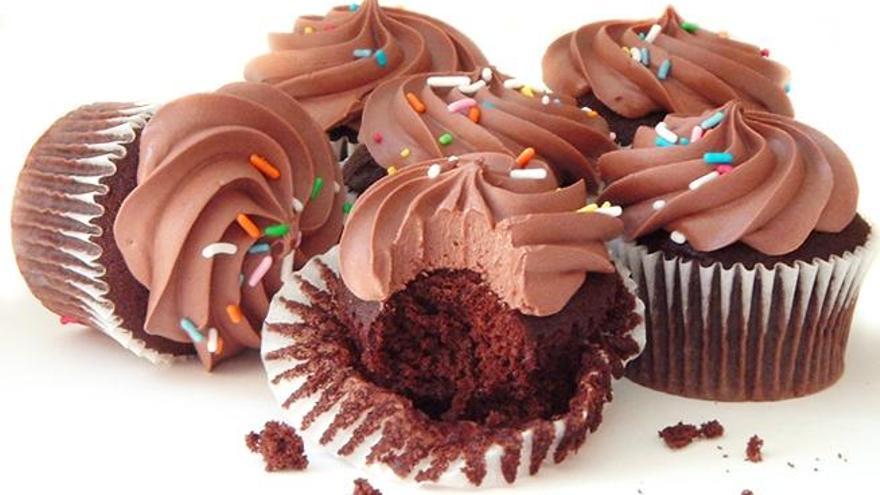 Cupcakes de chocolate.