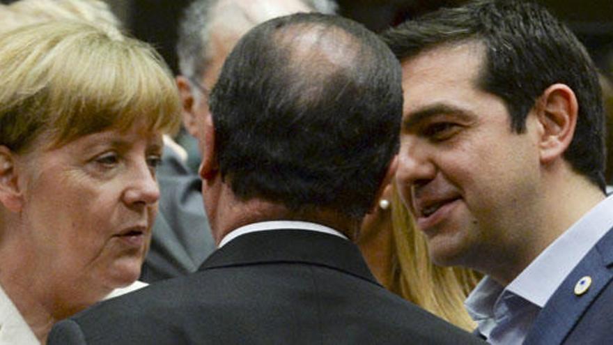 Merkel charla con Tsipras y Hollande.