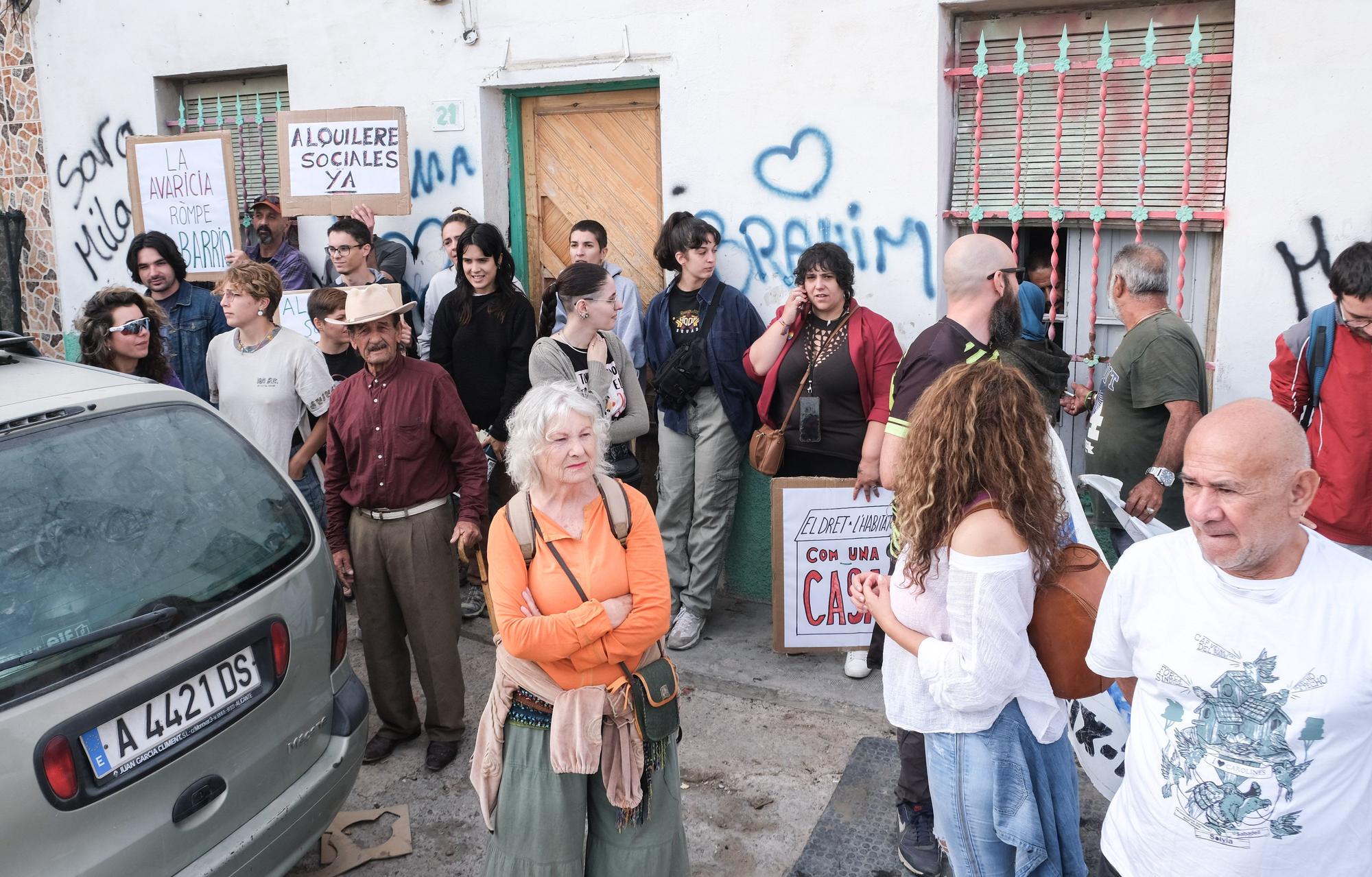 Frenan el desahucio de un hombre con cuatro hijos en Alicante