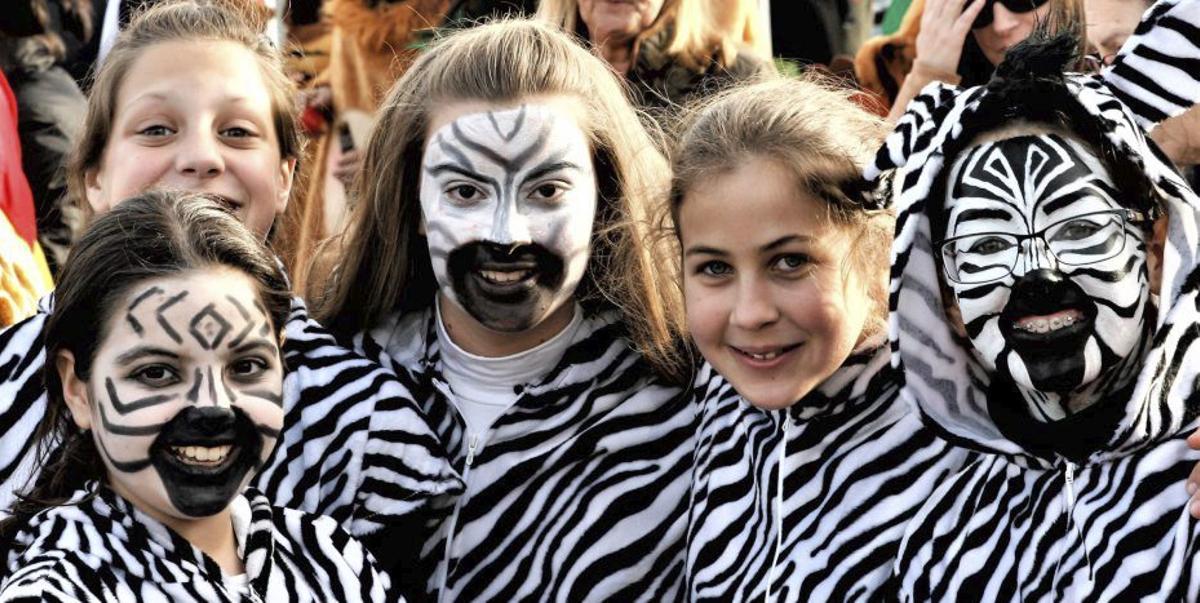 Alumnas del CEIP Tirán en el desfile de 2016. | XOSÉ CARLOS VILLAVERDE