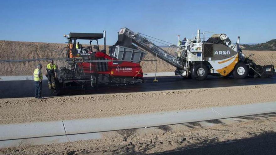 La ministra Ana Pastor y el consejero Antonio Silván visitaron las obras de la Autovía del Duero A-11.