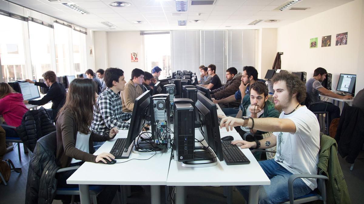 Actualmente hay más de 300 alumnos en las aulas de la institución madrileña trabajando en la industria.