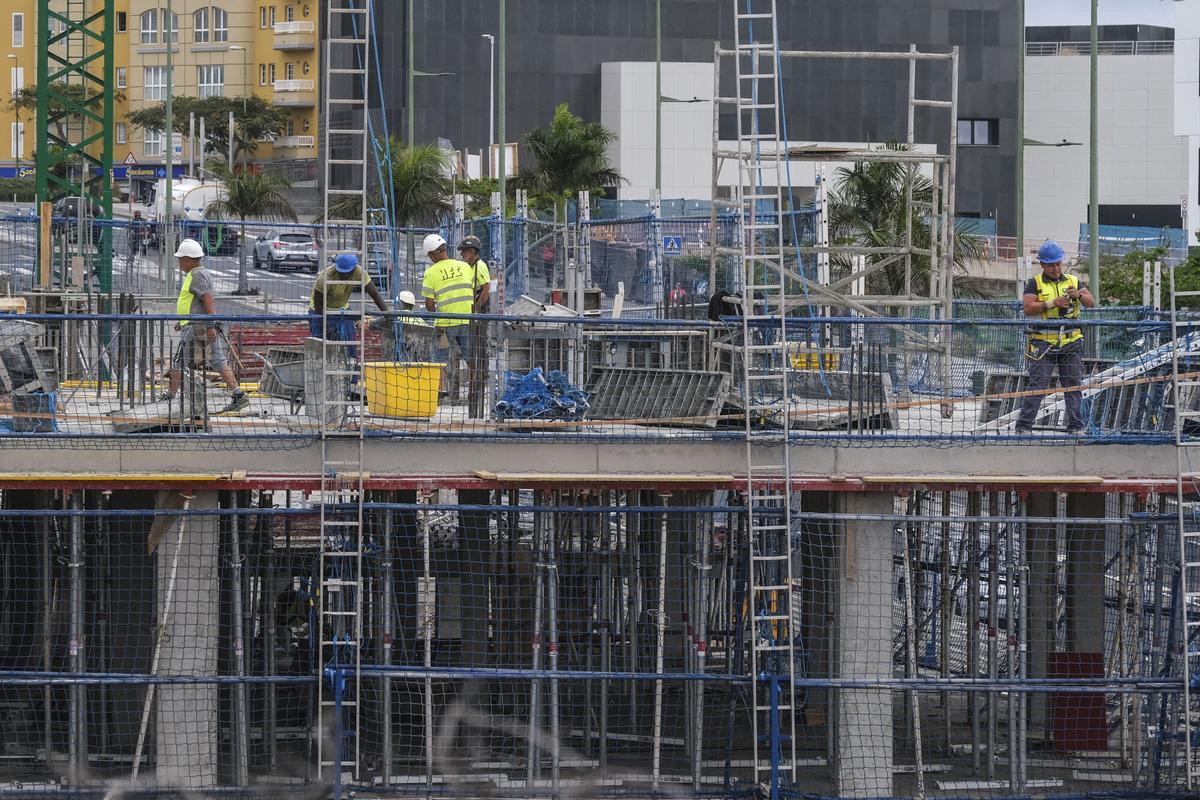 Construcción de viviendas en Tamaraceite Sur, obra dirigida por Geursa.