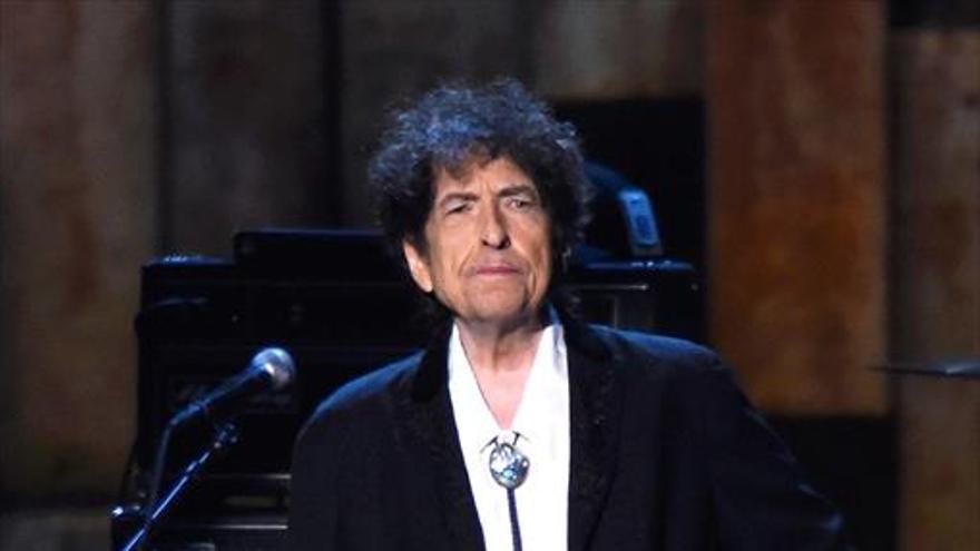Acusan a Bob Dylan de plagio en su discurso para el Nobel