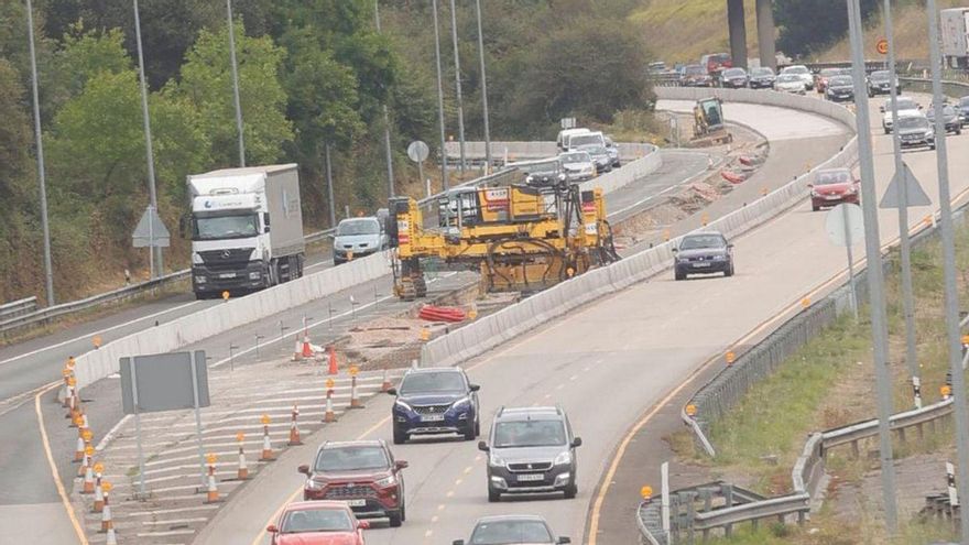 Las obras del tercer carril de la &quot;Y&quot; obligan a realizar cortes en la A-64 hasta el 16 de diciembre