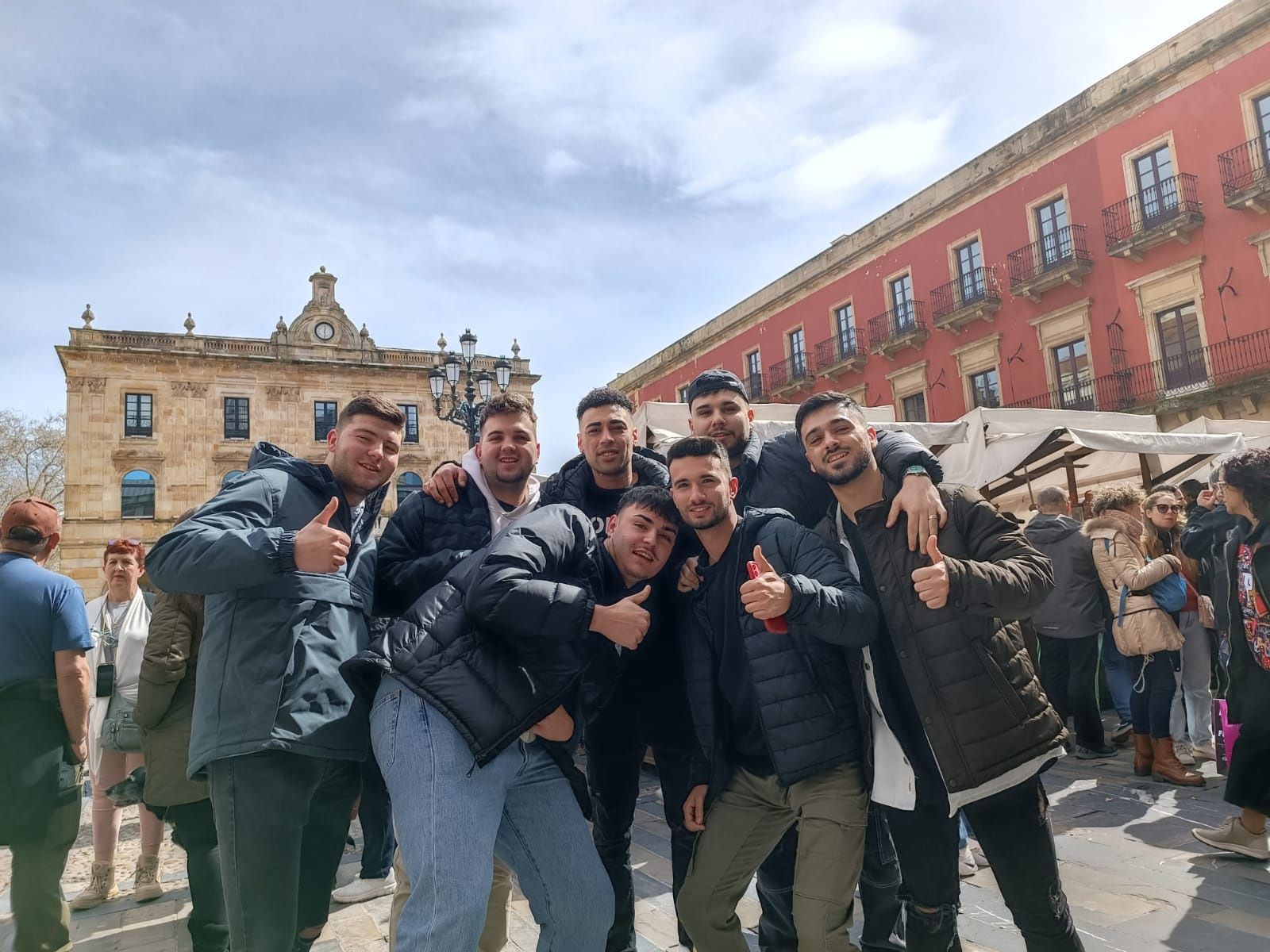 El ambiente en Gijón por Semana Santa, en imágenes