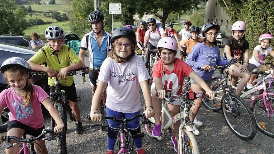 Marcha cicloturista en Serín.