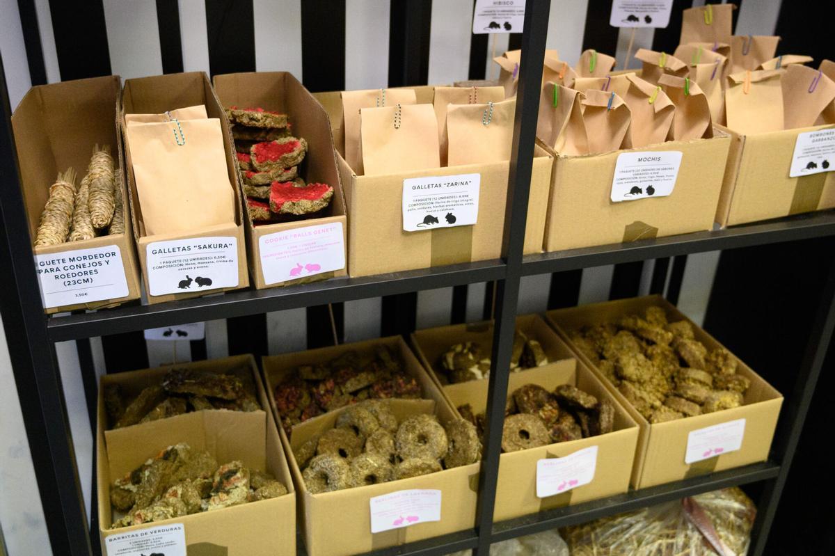 En imágenes | Así es la primera pastelería para mascotas en Aragón