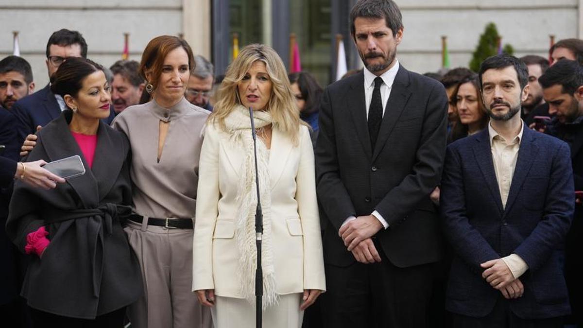 Yolanda Díaz, acompañada de los ministros de Sumar Sira Rego, Mónica García, Ernest Urtasun y Pablo Bustindy.