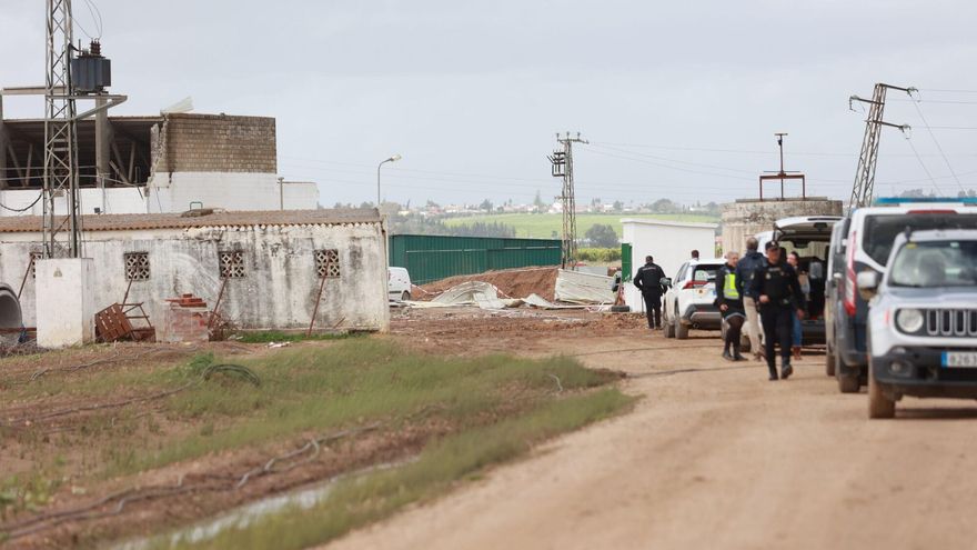 Tragedia en Coria del Río: tres muertos en una nave agrícola arrasada por un posible tornado