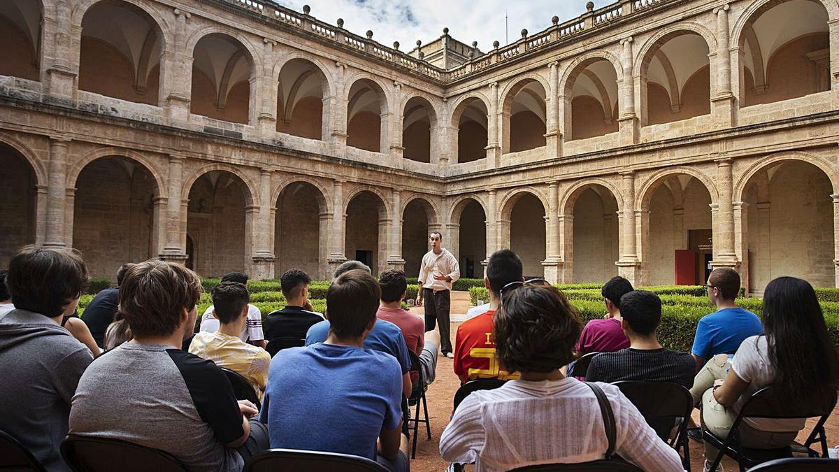 Una foto d’arxiu d’una representació al claustre.