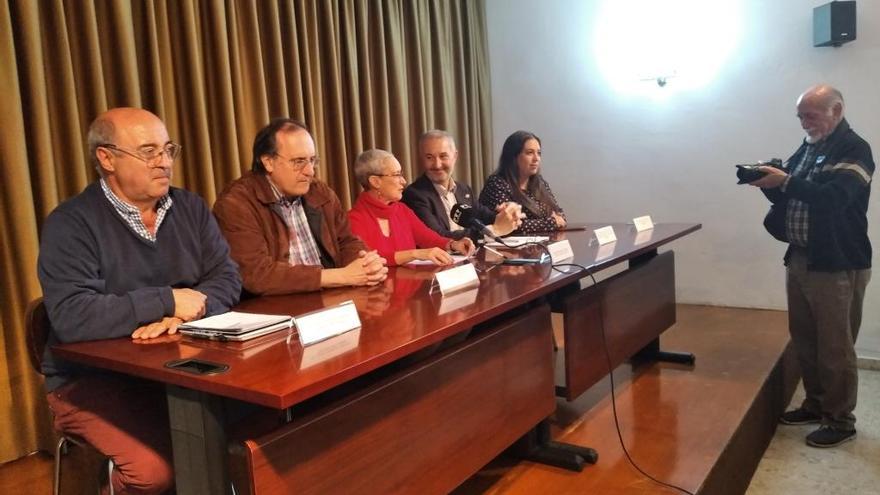 Rueda de prensa de parte de la junta directiva del Colegio Oficial de Doctores y Licenciados en Filosofía y Letras y en Ciencias de Málaga.