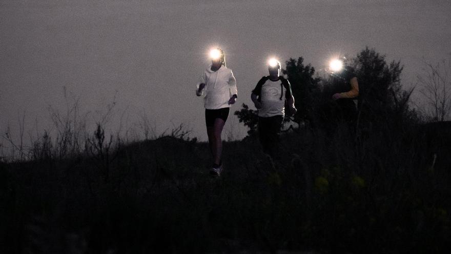 La trail del Pont de Vilomara es protegeix del sol i la calor