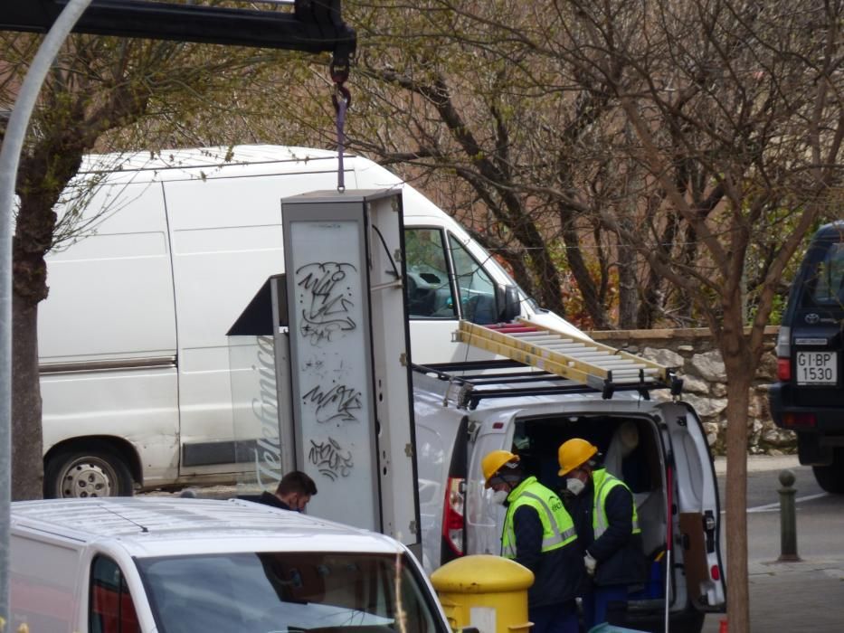 Comença la retirada de cabines telefòniques a Figueres