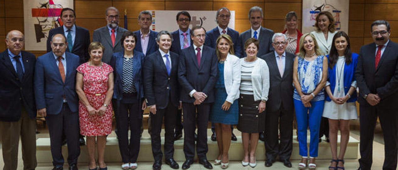 El ministro de Sanidad, Alfonso Alonso, con los consejeros de Sanidad de las CC AA en el último Consejo Interritorial.