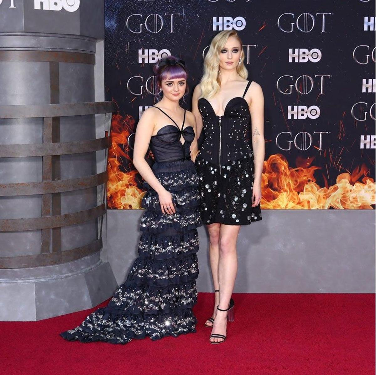 Las hermanas Stark, Arya y Sansa, interpretadas por las dos amigas Maisie Williams y Sophie Turner