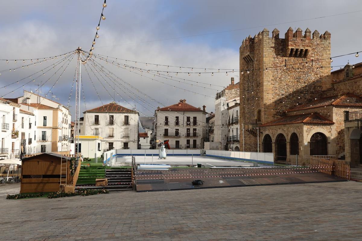 Así ha quedado la pista de hielo de la plaza Mayor.