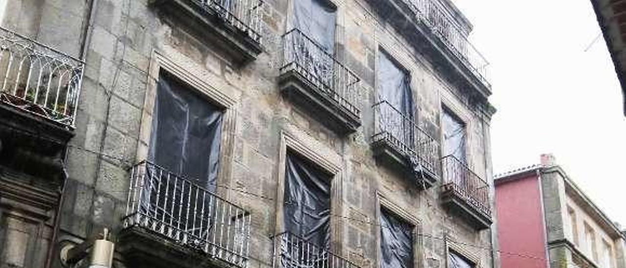 Fachada del edificio histórico recién adquirido, en la calle Real. // A. Villar