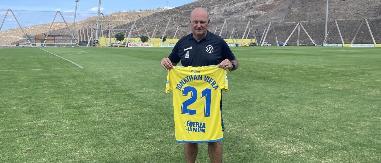 Pepe Mel, con la camiseta de apoyo a La Palma.