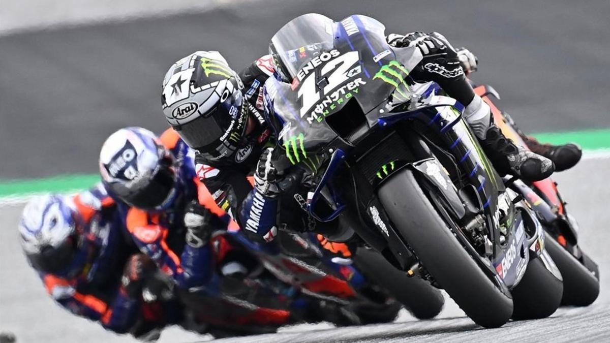 Maverick Viñales, en la carrera de hoy, en Spielberg, liderando un grupito de detrás.