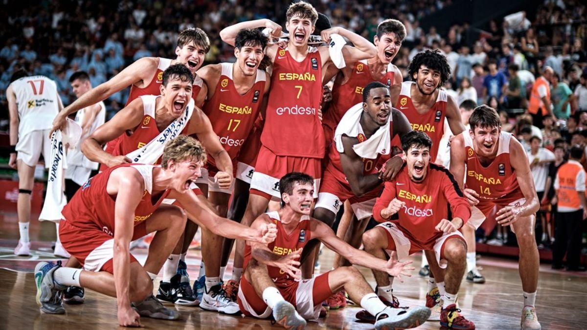 ¡A ritmo de Rosalía! Así celebraron los motopapis de la sub-18 de basket el pase a la final del Europeo