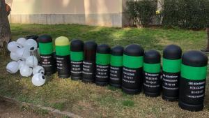 Balas de foam gigantes simuladas cerca del Camp Nou contra la violencia policial