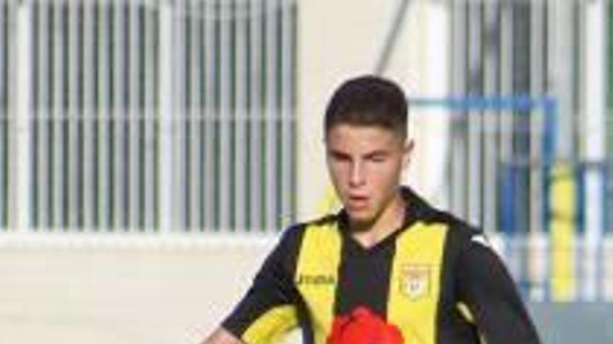 Iván Morante en un partido del juvenil.