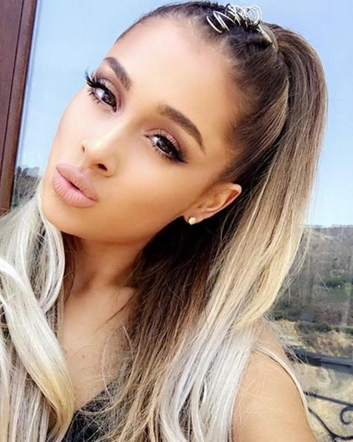 Aros en el pelo: Ariana Grande