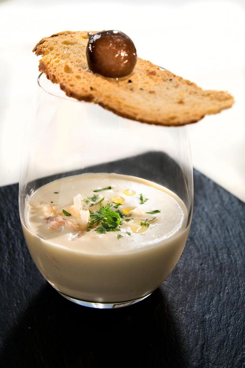 Ajo blanco con ceviche de rape