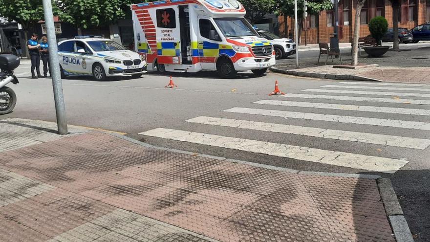 Herida una mujer atropellada en la calle Fuero de Avilés