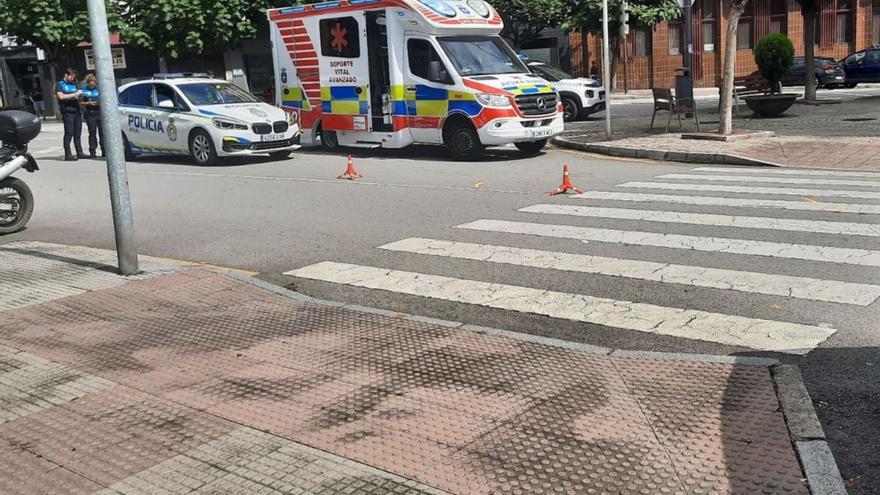 Herida una mujer atropellada en la calle Fuero de Avilés