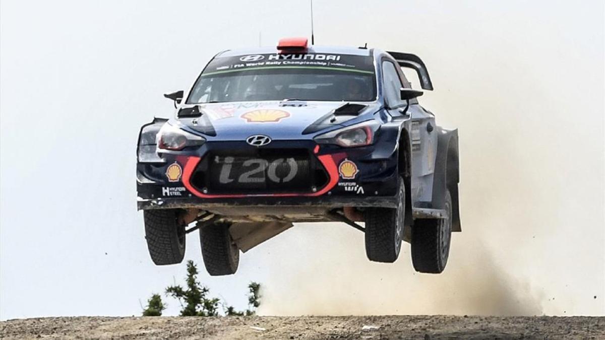 Dani Sordo, en acción a los mandos del Hyundai i20 WRC